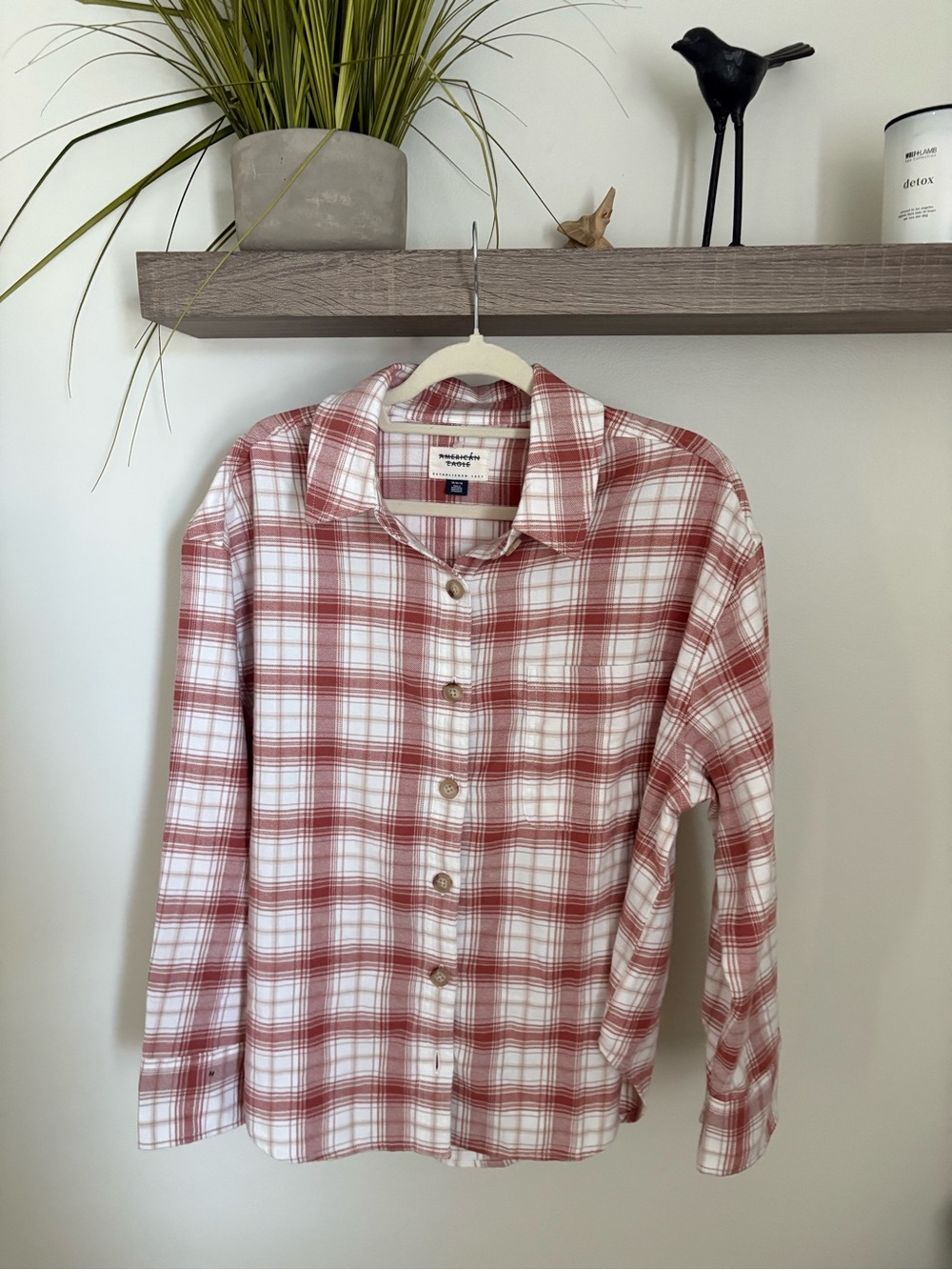 American Eagle flannel soft Red and White Plaid Button-Down Shirt med